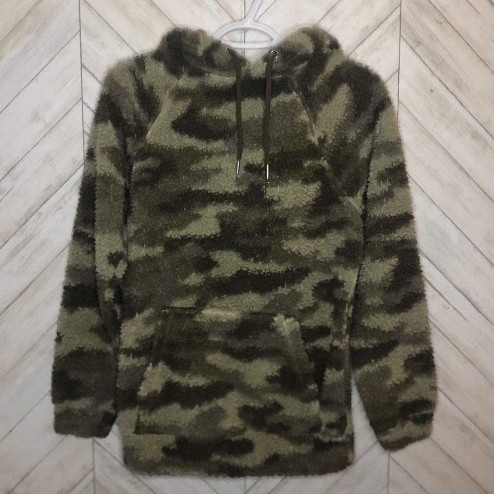 Original use camo print Sherpa fleece pullover